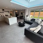 펜션 Luxury 4 Bedroom House 브리스틀