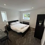 펜션 Luxury 4 Bedroom House *