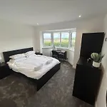 펜션 Luxury 4 Bedroom House