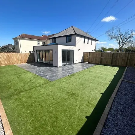 Luxury 4 Bedroom House Dom wakacyjny