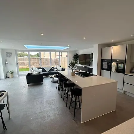 Holiday home Luxury 4 Bedroom House Bristol