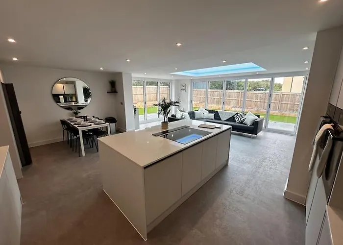 Luxury 4 Bedroom House Bristol