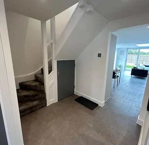Luxury 4 Bedroom House Holiday home Bristol
