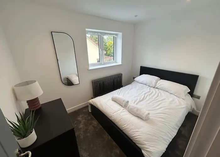 Luxury 4 Bedroom House * Bristol