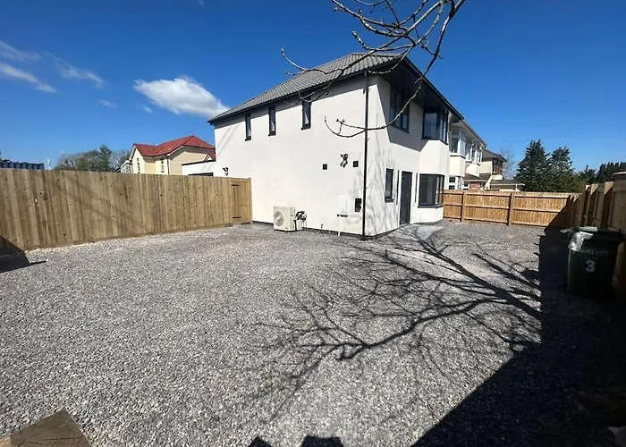 Luxury 4 Bedroom House Bristol