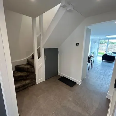 Luxury 4 Bedroom House Ferienhaus Bristol