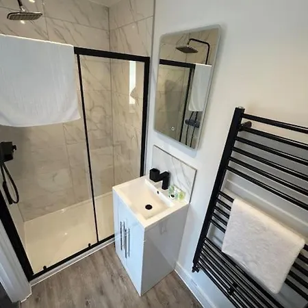 Luxury 4 Bedroom House Tatil Evi Bristol